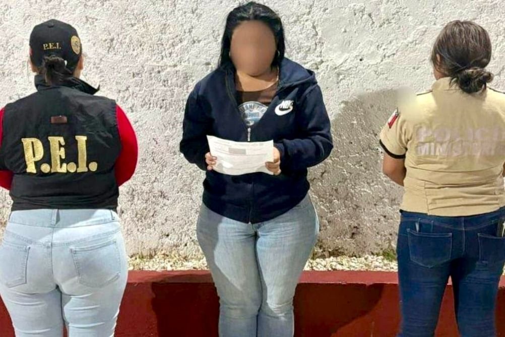 Aprehenden en Campeche a mujer vinculada a presuntas operaciones irregulares de compraventa de autos