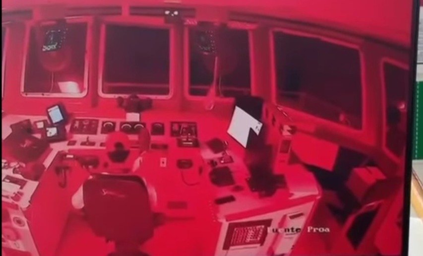 Piratas armados atracan barco abastecedor rumbo a plataformas de Cantarell