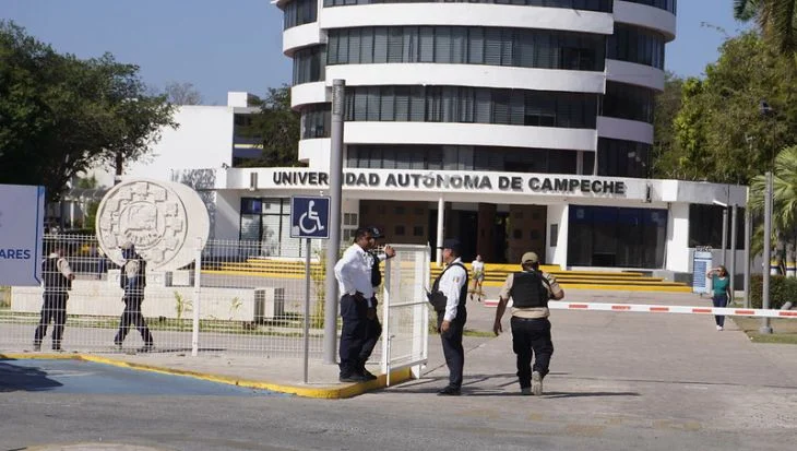 Trabajadores universitarios, cada vez más cerca del salario mínimo por rezago salarial
