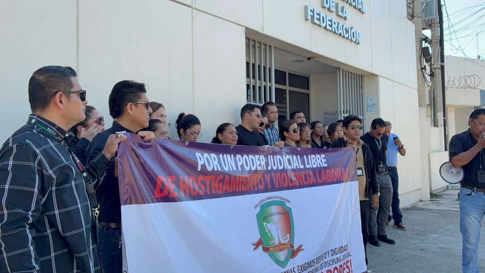 Trabajadores del Poder Judicial protestan en Campeche; exigen frenar hostigamiento laboral